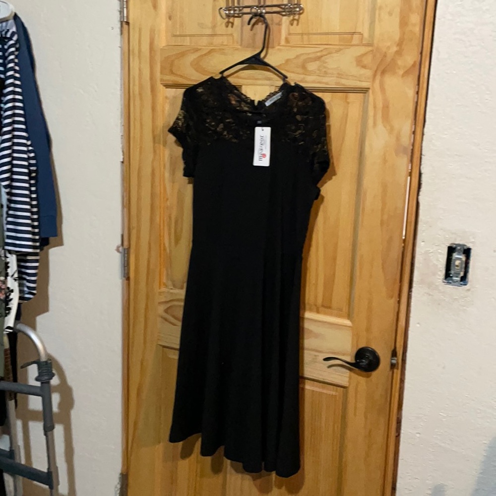 Black dress / lacy top
